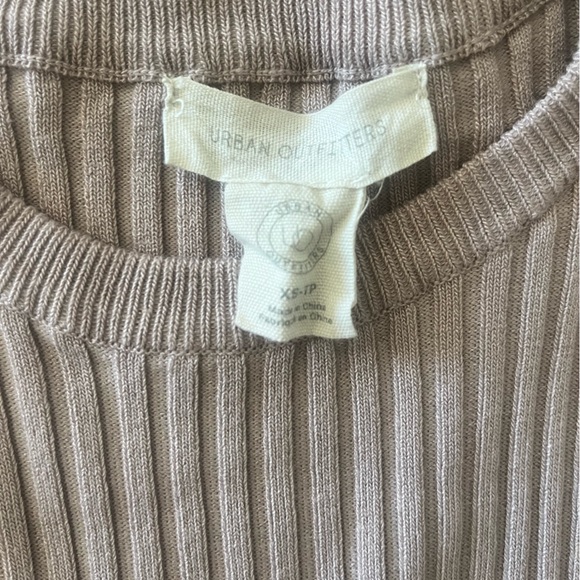 (Urban Outfitters) Knit A-line dress in pale pink - Picture 2 of 4